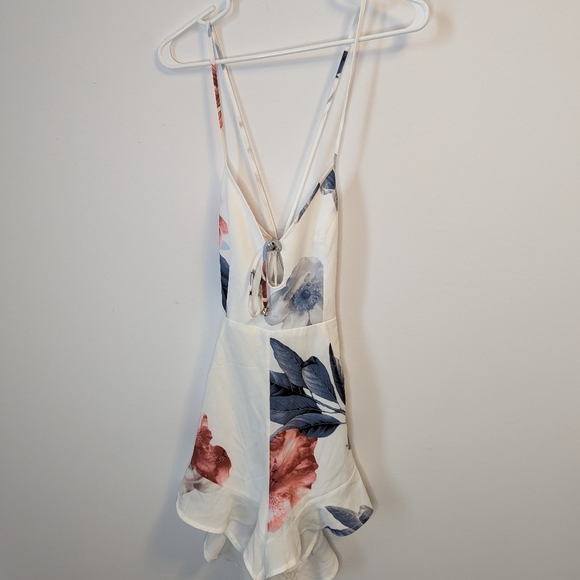 SHOWPO/BLOSSOM Floral Romper Size Small - Picture 1 of 2
